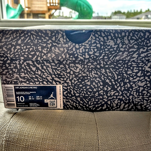 *Sold* Jordan 3 (Cool Grey 2021) - Picture 6 of 6